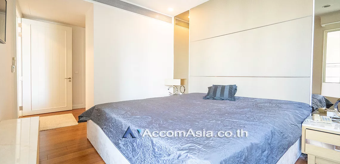  2 Bedrooms  Condominium For Rent & Sale in Ploenchit, Bangkok  near BTS Chitlom (13002157)