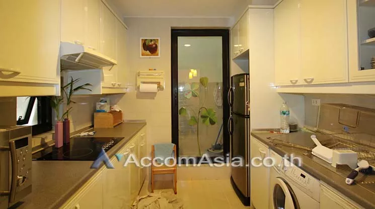  2 Bedrooms  Condominium For Rent in Sathorn, Bangkok  near BTS Chong Nonsi - MRT Lumphini (13002268)