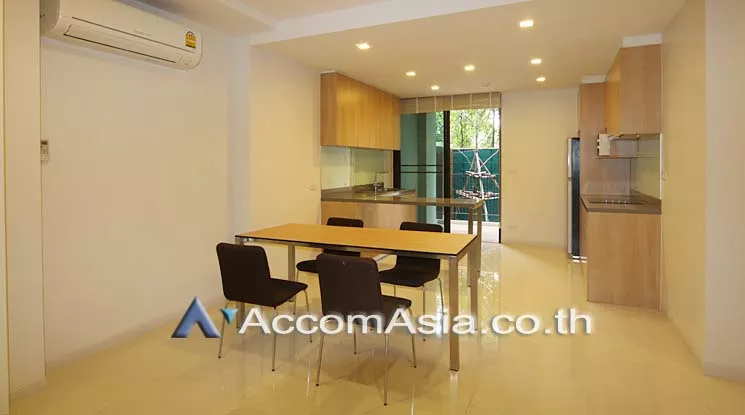  2 Bedrooms  Apartment For Rent in Sukhumvit, Bangkok  near BTS Phrom Phong (13002315)