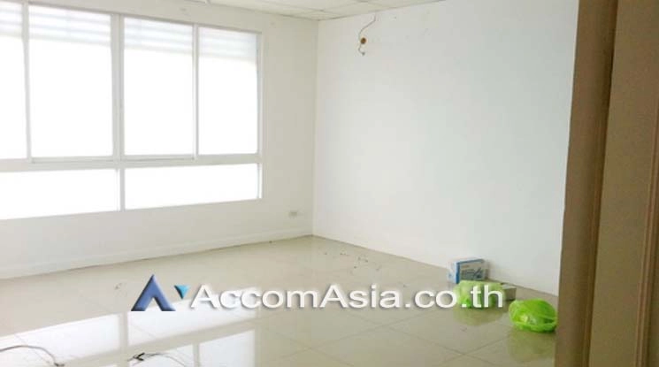  4 Bedrooms  Townhouse For Rent & Sale in Sukhumvit, Bangkok  near BTS Asok (13002346)