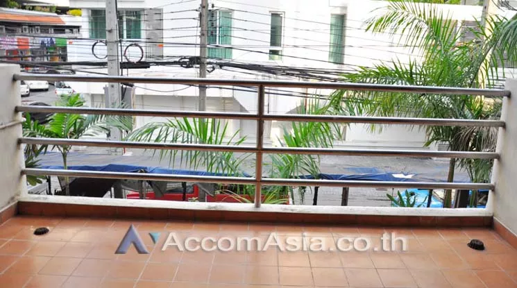 Pet friendly |  3 Bedrooms  Apartment For Rent in Sukhumvit, Bangkok  near BTS Phrom Phong (13002352)