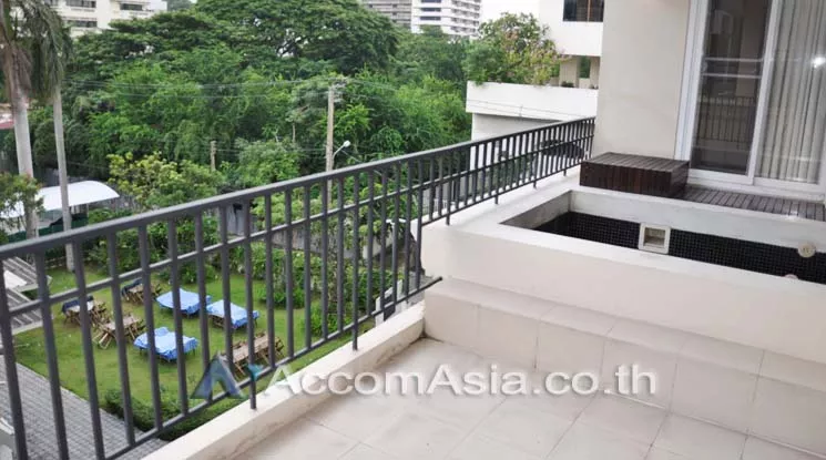  2 Bedrooms  Apartment For Rent in Sukhumvit, Bangkok  near BTS Phrom Phong (13002353)