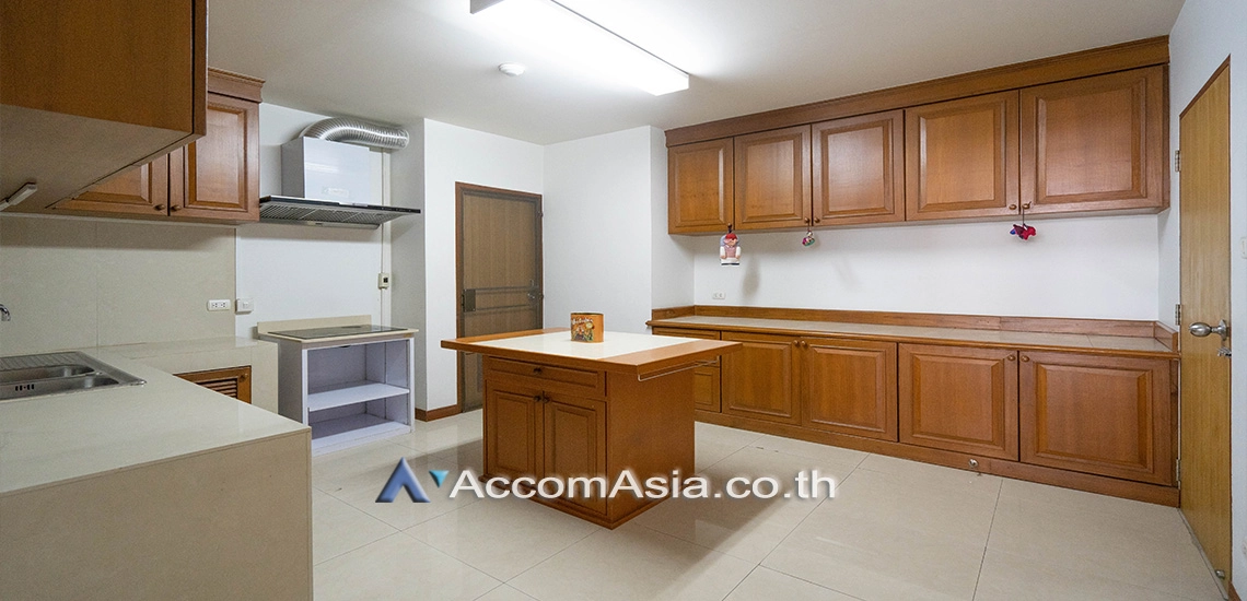 Big Balcony |  3 Bedrooms  Apartment For Rent in Sukhumvit, Bangkok  near BTS Phrom Phong (13002371)