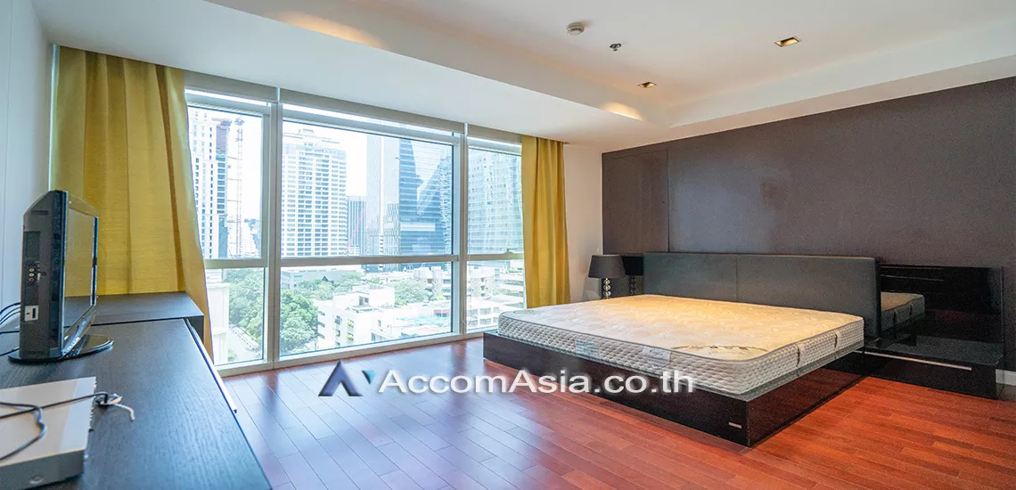  2 Bedrooms  Condominium For Rent in Ploenchit, Bangkok  near BTS Ploenchit (13002379)