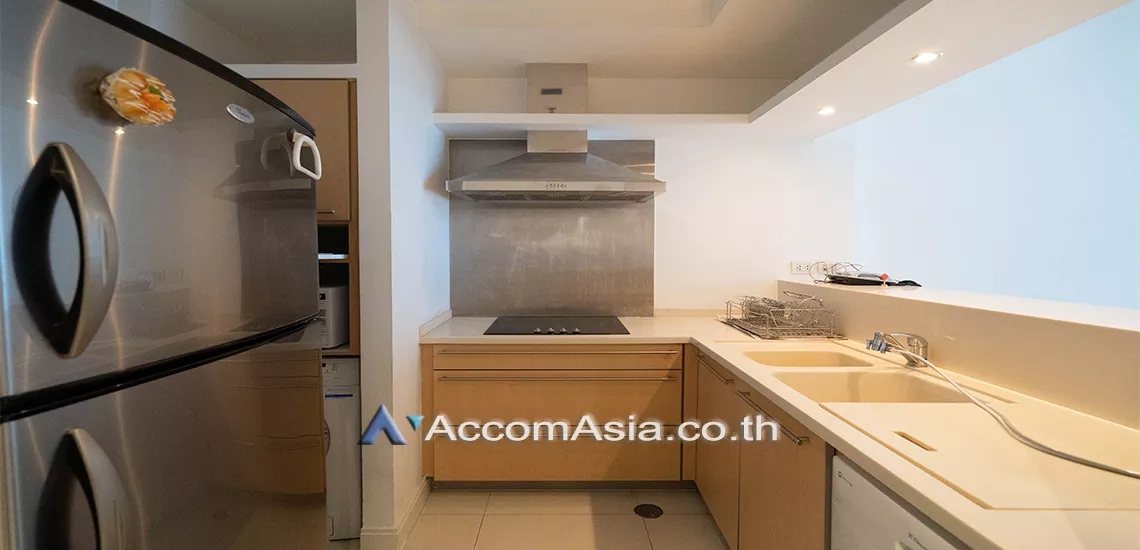  2 Bedrooms  Condominium For Rent in Ploenchit, Bangkok  near BTS Ploenchit (13002379)