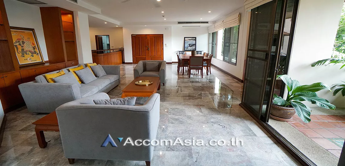  3 Bedrooms  Apartment For Rent in Sukhumvit, Bangkok  near BTS Phrom Phong (13002395)