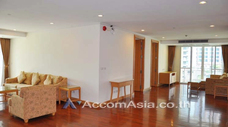 Pet friendly |  3 Bedrooms  Apartment For Rent in Sukhumvit, Bangkok  near BTS Phrom Phong (13002402)