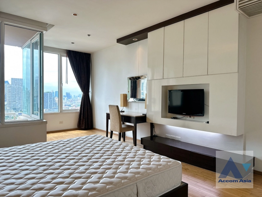  3 Bedrooms  Condominium For Rent in Sathorn, Bangkok  near BTS Chong Nonsi - BRT Sathorn (13002442)