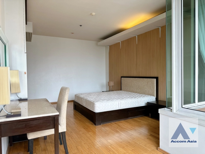  3 Bedrooms  Condominium For Rent in Sathorn, Bangkok  near BTS Chong Nonsi - BRT Sathorn (13002442)