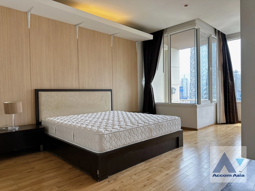  3 Bedrooms  Condominium For Rent in Sathorn, Bangkok  near BTS Chong Nonsi - BRT Sathorn (13002442)