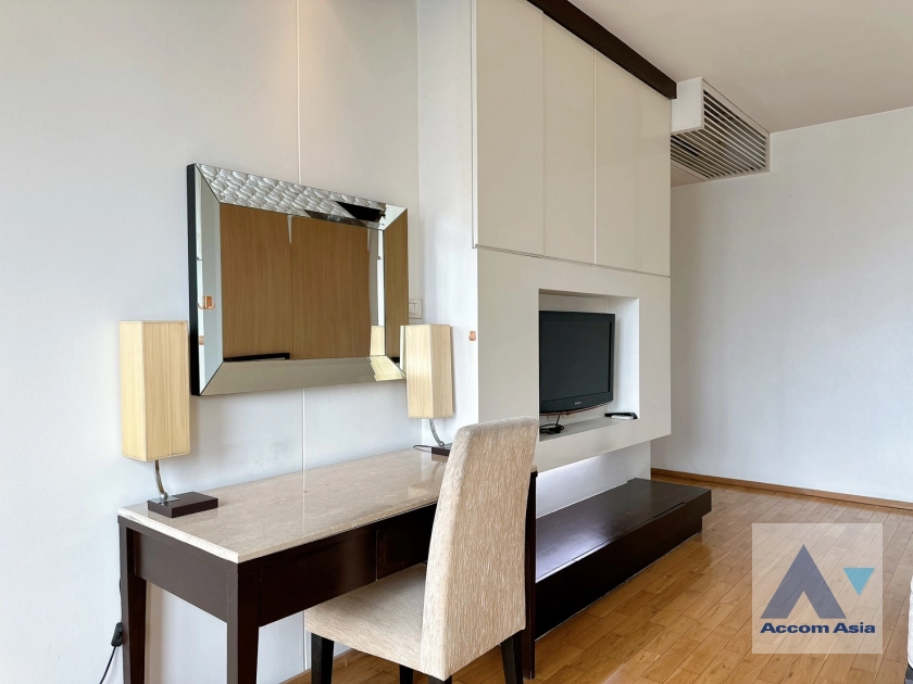  3 Bedrooms  Condominium For Rent in Sathorn, Bangkok  near BTS Chong Nonsi - BRT Sathorn (13002442)