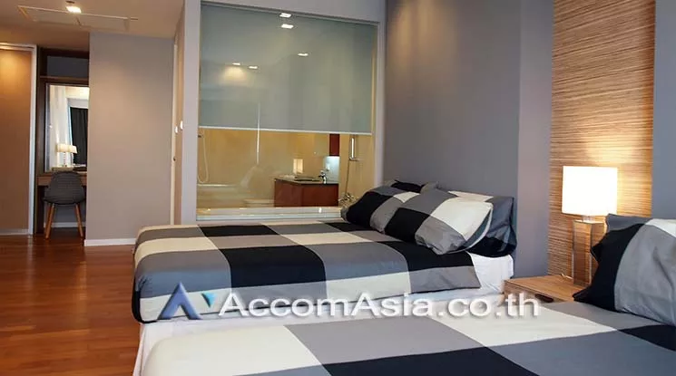  3 Bedrooms  Condominium For Rent in Sathorn, Bangkok  near MRT Khlong Toei (13002466)