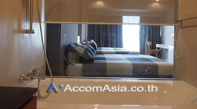  3 Bedrooms  Condominium For Rent in Sathorn, Bangkok  near MRT Khlong Toei (13002466)