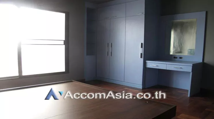  2 Bedrooms  Condominium For Rent in Sukhumvit, Bangkok  near BTS Nana (13002506)