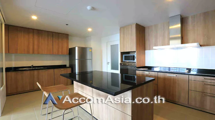  3 Bedrooms  Apartment For Rent in Sukhumvit, Bangkok  near BTS Phrom Phong (13002531)