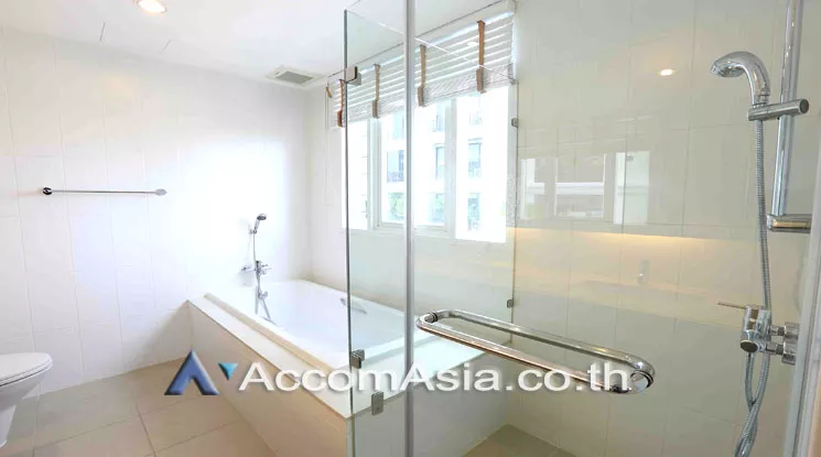  3 Bedrooms  Apartment For Rent in Sukhumvit, Bangkok  near BTS Phrom Phong (13002531)