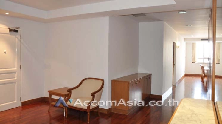 Pet friendly |  3 Bedrooms  Apartment For Rent in Sukhumvit, Bangkok  near BTS Phrom Phong (13002594)