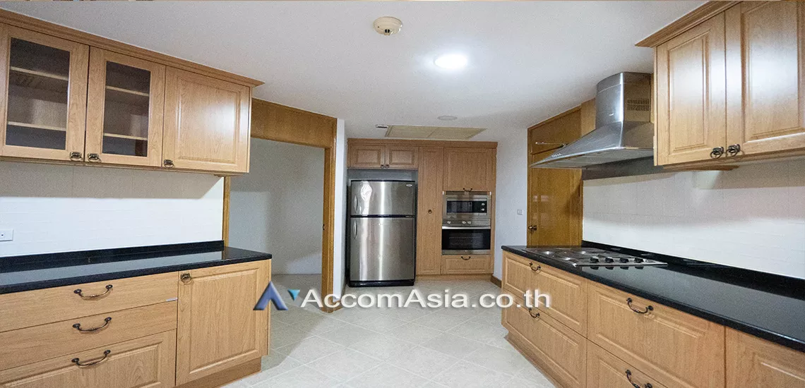  2 Bedrooms  Apartment For Rent in Sukhumvit, Bangkok  near BTS Phrom Phong (10244)