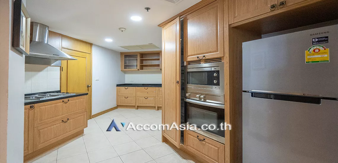  2 Bedrooms  Apartment For Rent in Sukhumvit, Bangkok  near BTS Phrom Phong (10245)