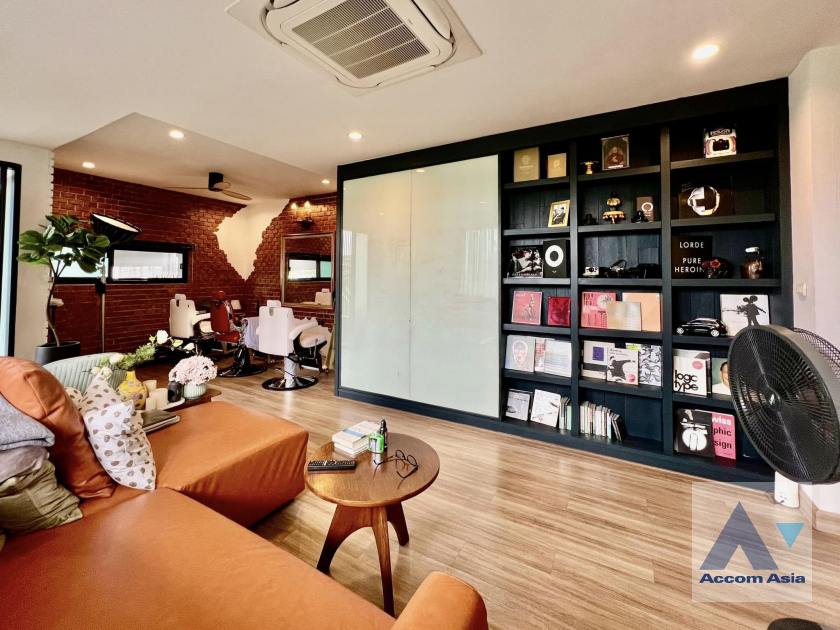 Home Office |  2 Bedrooms  Townhouse For Rent & Sale in Sukhumvit, Bangkok  near BTS On Nut (13002680)