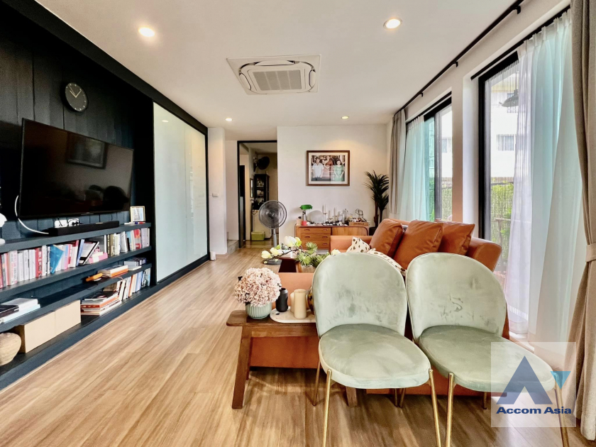 6  2 br Townhouse for rent and sale in sukhumvit ,Bangkok BTS On Nut 13002680