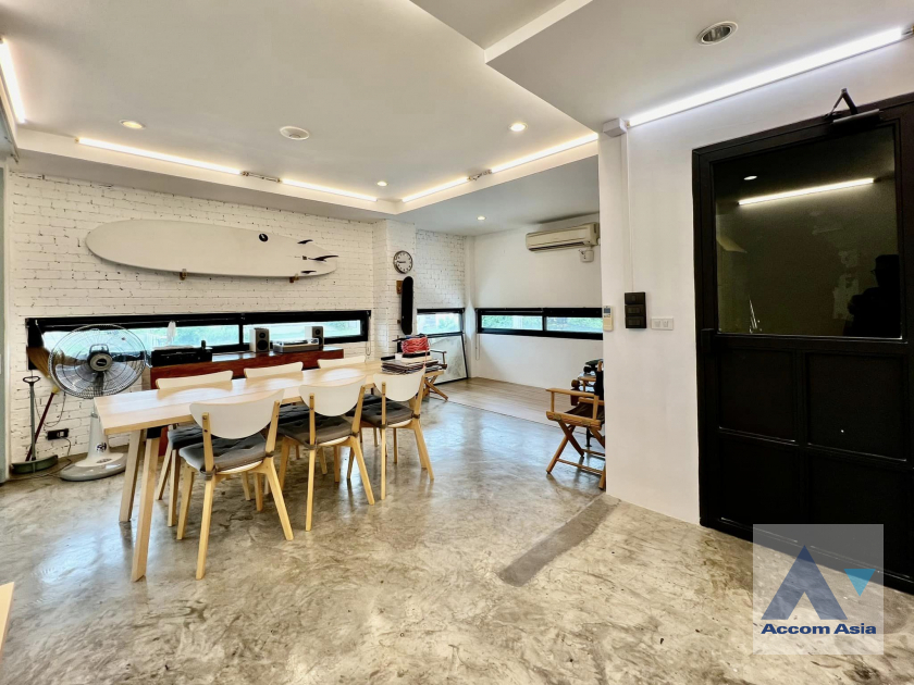 12  2 br Townhouse for rent and sale in sukhumvit ,Bangkok BTS On Nut 13002680