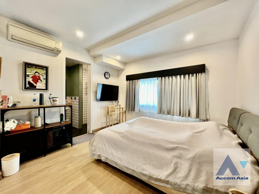 24  2 br Townhouse for rent and sale in sukhumvit ,Bangkok BTS On Nut 13002680