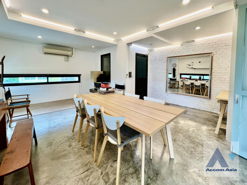 11  2 br Townhouse for rent and sale in sukhumvit ,Bangkok BTS On Nut 13002680