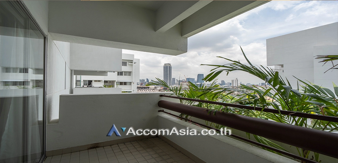 Pet friendly |  3 Bedrooms  Apartment For Rent in Sathorn, Bangkok  near MRT Lumphini (2002004)