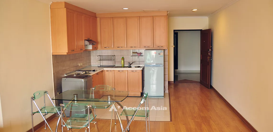  2 Bedrooms  Condominium For Rent in Sathorn, Bangkok  near BTS Sala Daeng - MRT Lumphini (AA10190)