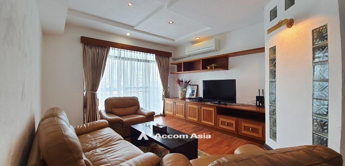  3 Bedrooms  Condominium For Rent in Sukhumvit, Bangkok  near BTS Phrom Phong (AA10198)