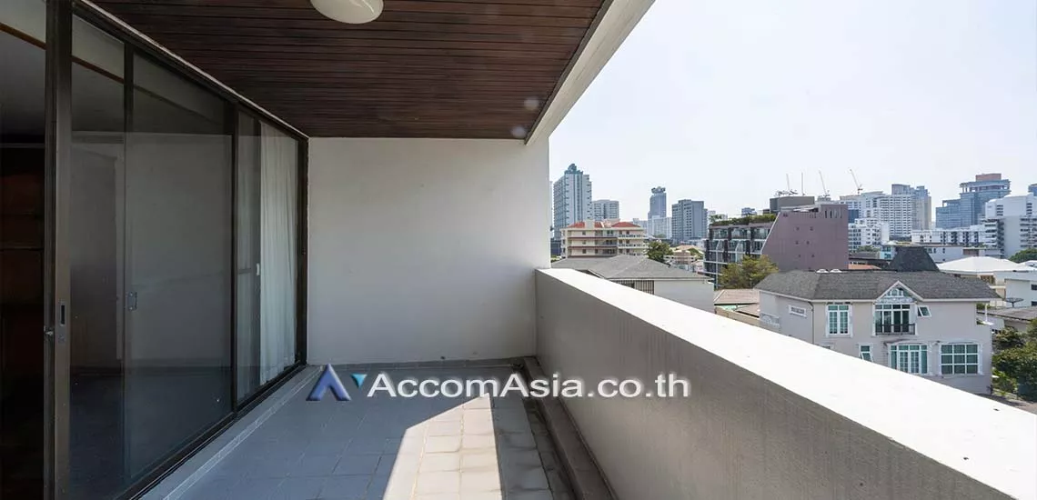  3 Bedrooms  Apartment For Rent in Sukhumvit, Bangkok  near BTS Thong Lo (AA10263)