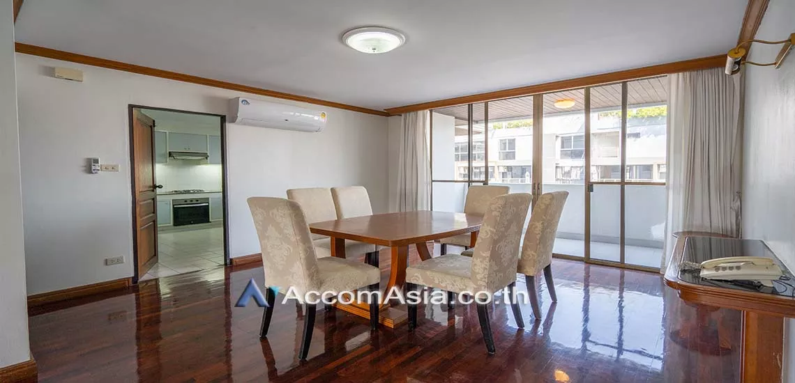  3 Bedrooms  Apartment For Rent in Sukhumvit, Bangkok  near BTS Thong Lo (AA10263)