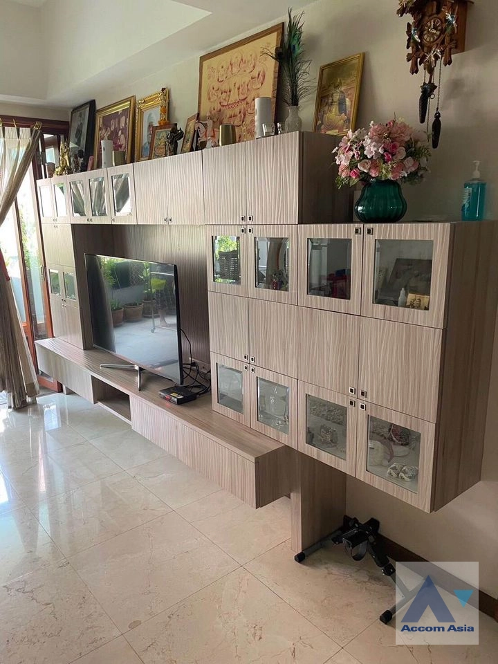 Pet friendly |  2 Bedrooms  Condominium For Sale in Sukhumvit, Bangkok  near BTS Phrom Phong (AA10401)