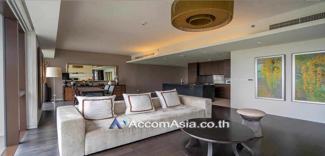  2 Bedrooms  Condominium For Rent in Ploenchit, Bangkok  near BTS Ratchadamri (AA10452)