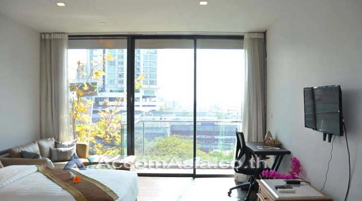  Studio  Apartment For Rent in Sukhumvit, Bangkok  near BTS Ekkamai (AA10475)