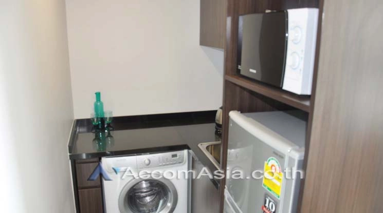  Studio  Apartment For Rent in Sukhumvit, Bangkok  near BTS Ekkamai (AA10475)