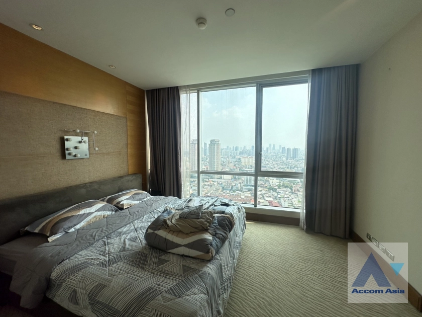  2 Bedrooms  Condominium For Rent in Sathorn, Bangkok  near BTS Chong Nonsi (AA10605)