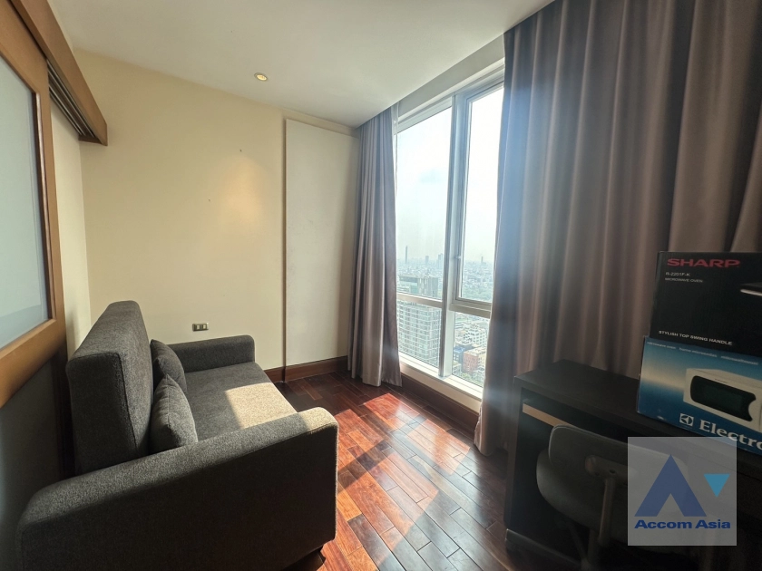  2 Bedrooms  Condominium For Rent in Sathorn, Bangkok  near BTS Chong Nonsi (AA10605)