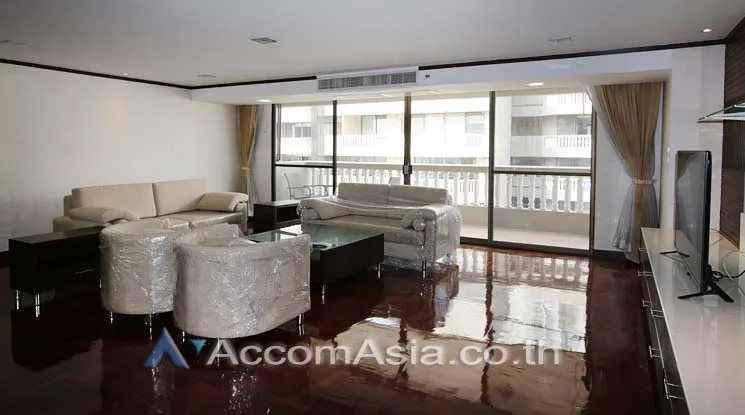  4 Bedrooms  Apartment For Rent in Sukhumvit, Bangkok  near BTS Phrom Phong (AA10633)