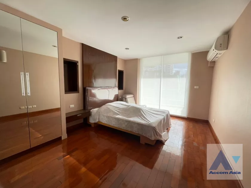  3 Bedrooms  Condominium For Rent in Sukhumvit, Bangkok  near BTS Asok - MRT Sukhumvit (20995)