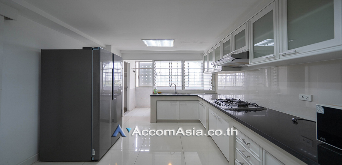 Pet friendly |  3 Bedrooms  Apartment For Rent in Sukhumvit, Bangkok  near BTS Asok - MRT Sukhumvit (AA10679)