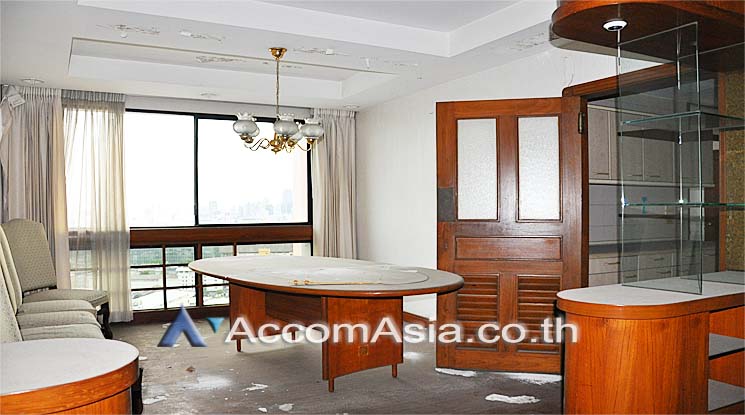 Pet friendly |  3 Bedrooms  Condominium For Rent & Sale in Sukhumvit, Bangkok  near BTS Phrom Phong (AA10760)