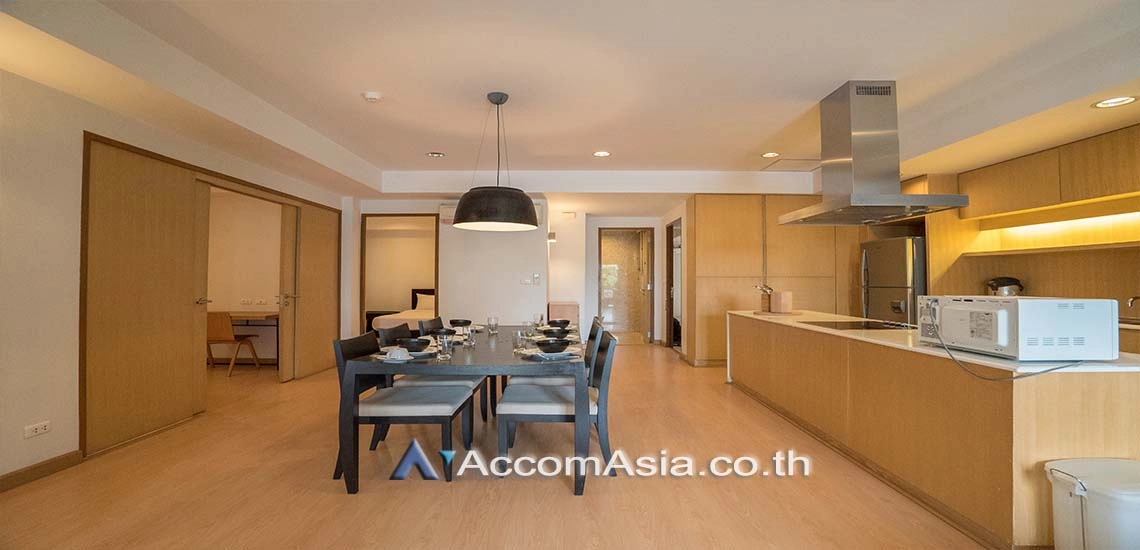  2 Bedrooms  Apartment For Rent in Sukhumvit, Bangkok  near BTS Phrom Phong (AA10799)