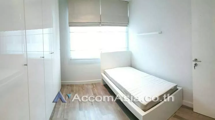  2 Bedrooms  Condominium For Rent in Sukhumvit, Bangkok  near BTS Ekkamai (AA10994)