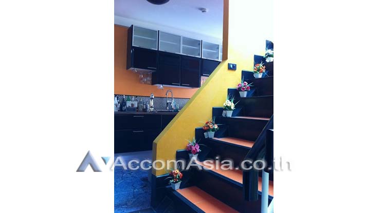 Home Office |  4 Bedrooms  House For Rent & Sale in Silom, Bangkok  near BTS Surasak (AA11039)