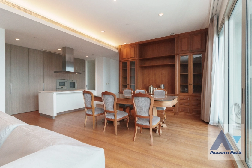  3 Bedrooms  Condominium For Rent in Ploenchit, Bangkok  near BTS Ratchadamri (AA11046)