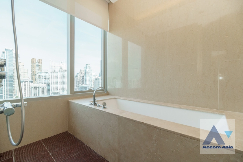 14  3 br Condominium For Rent in Ploenchit ,Bangkok BTS Ratchadamri at 185 Rajadamri AA11046