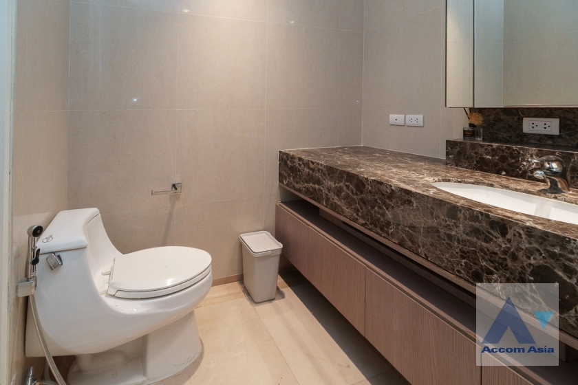 17  3 br Condominium For Rent in Ploenchit ,Bangkok BTS Ratchadamri at 185 Rajadamri AA11046