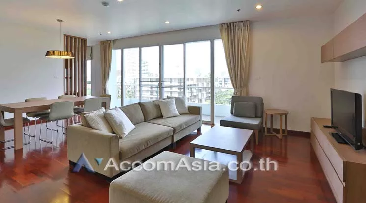  3 Bedrooms  Apartment For Rent in Sukhumvit, Bangkok  near BTS Phrom Phong (AA11130)